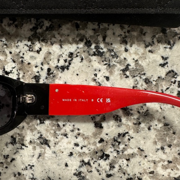 Chanel sunglasses - Picture 5 of 7